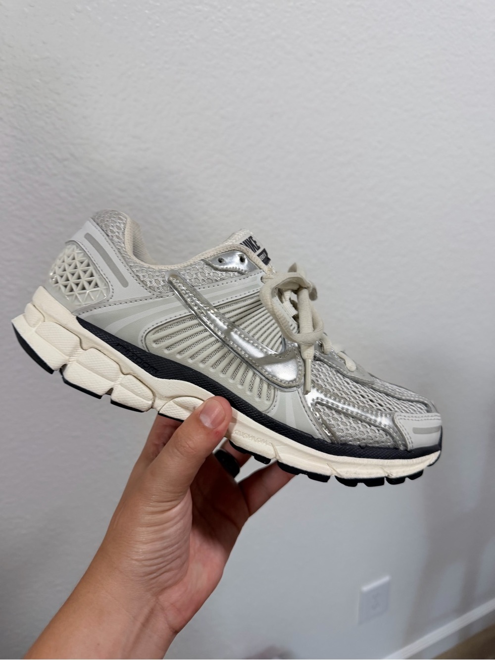 Nike Vomero 5 silver grey